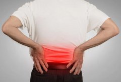 坐着腰疼vs.站着腰疼，病因的差别很大……
