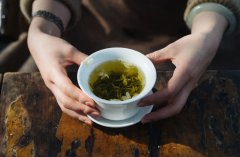 喝茶亦是养生，一杯绿茶解