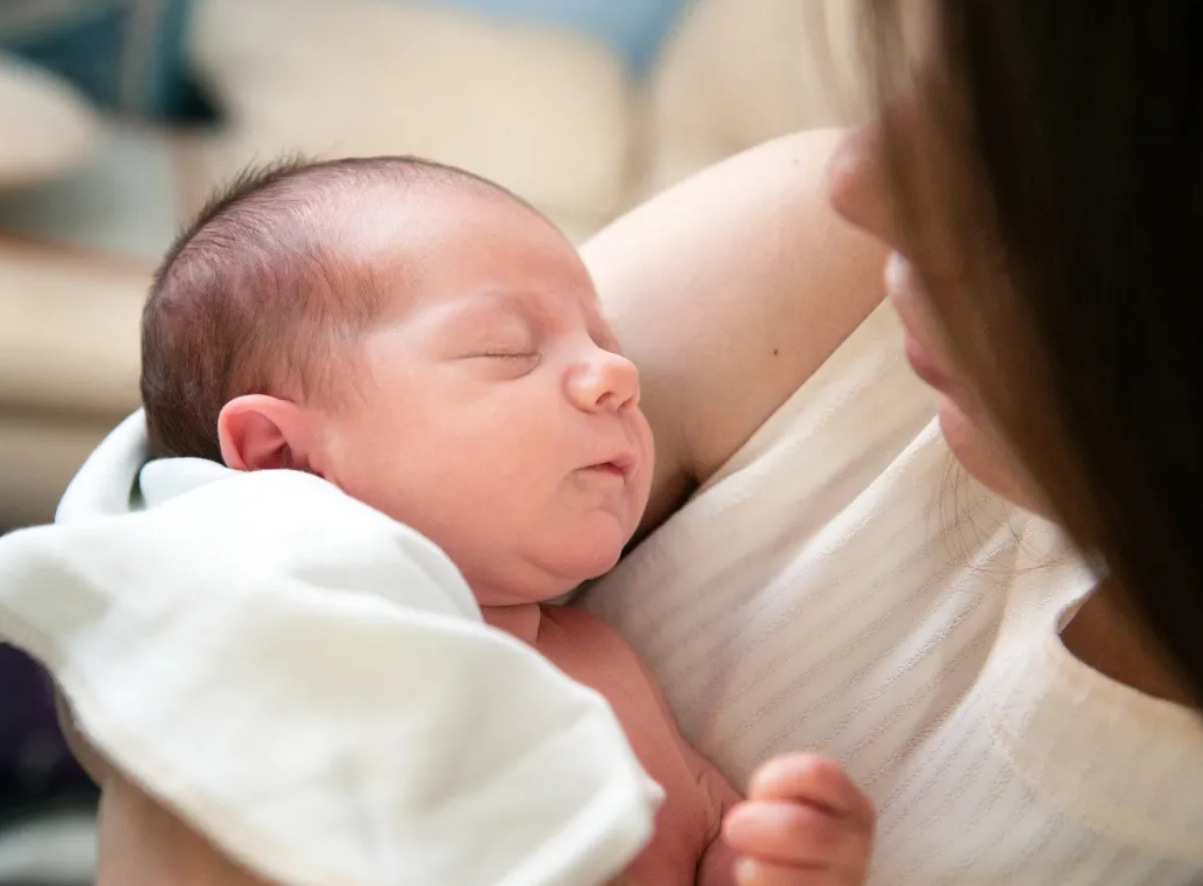 新手爸妈警惕！婴儿护理10大常见误区|健康社区