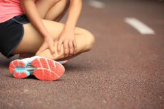 爱跑步的人必看！康复专家：13种「跑伤」的应对策略